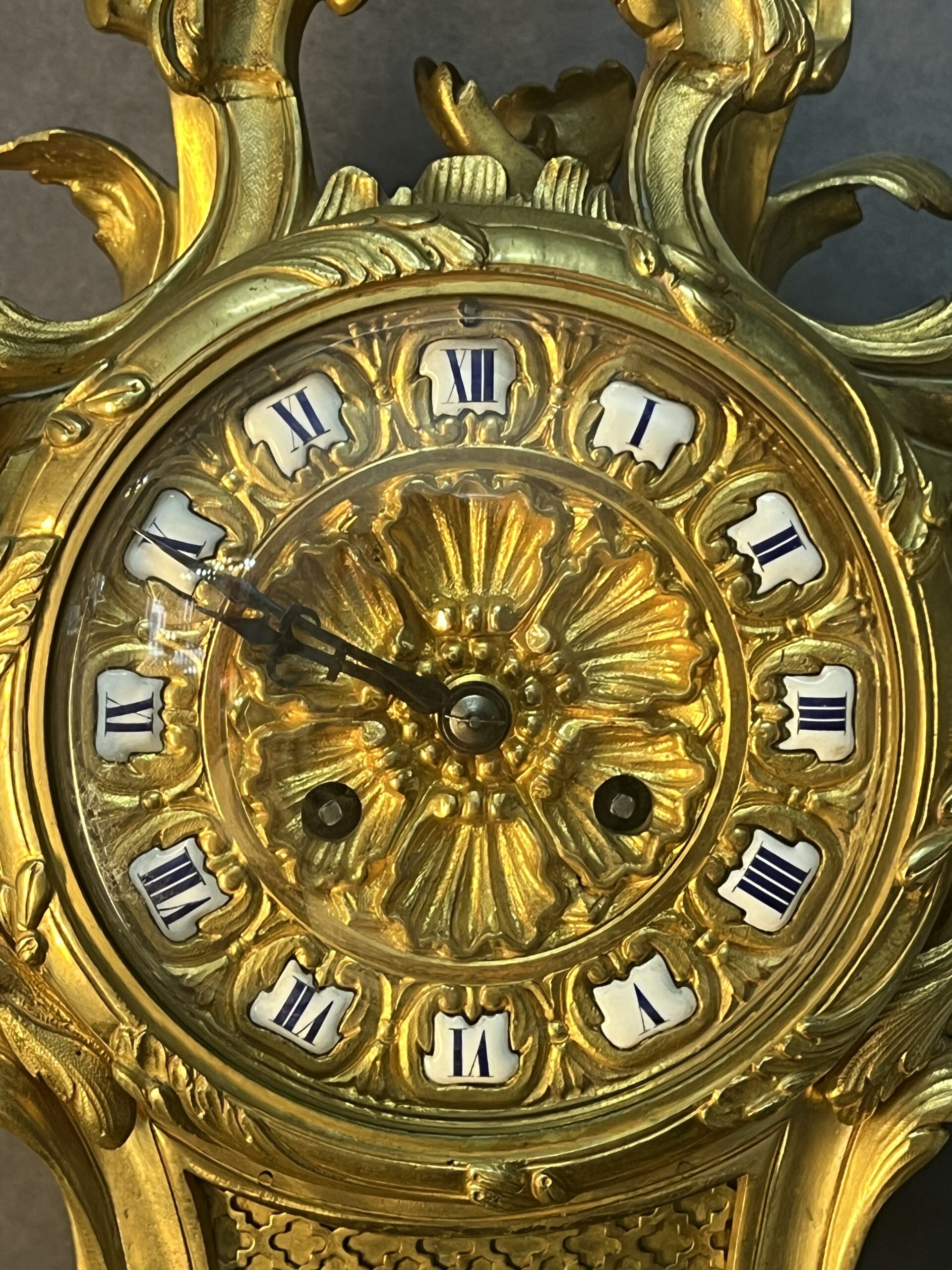 Lemerle Charpentier, bronzier à Paris au XIXe siècle, pendule type cartel et de style rocaille