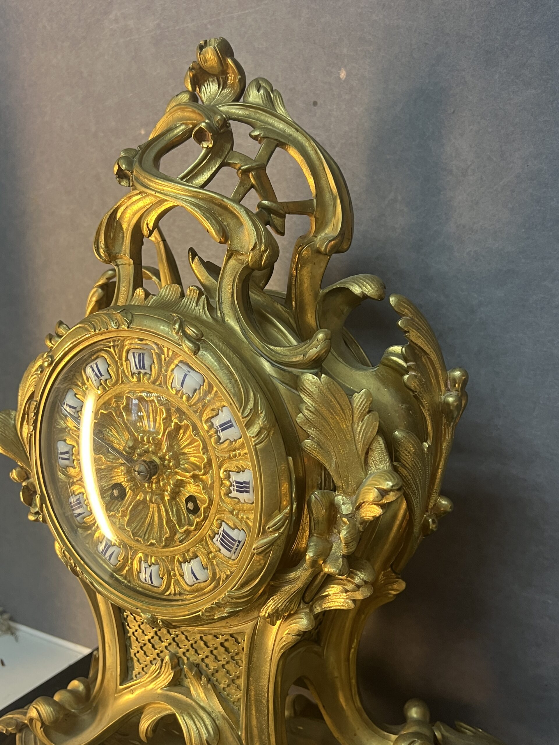 Lemerle Charpentier, bronzier à Paris au XIXe siècle, pendule type cartel et de style rocaille