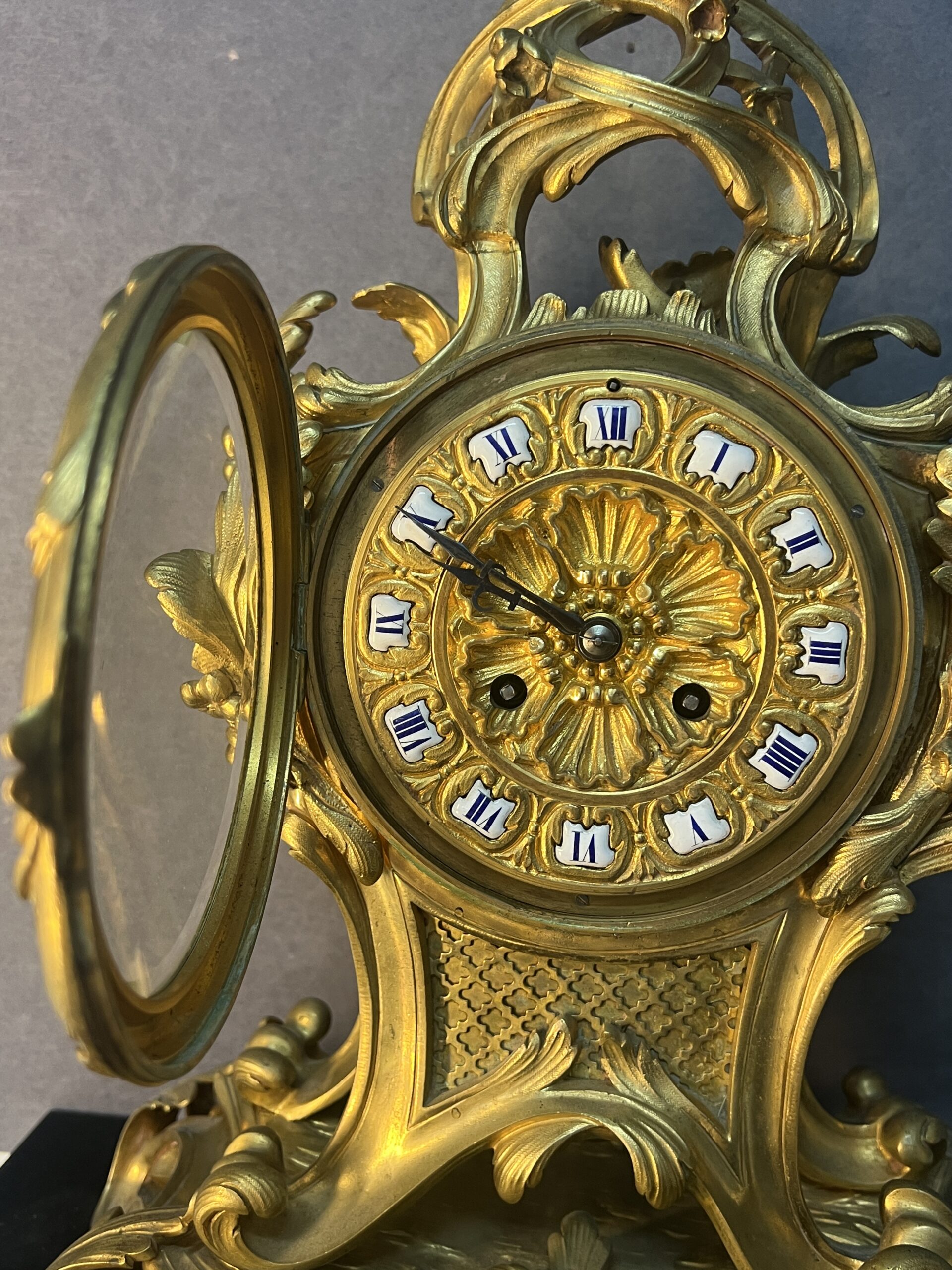 Lemerle Charpentier, bronzier à Paris au XIXe siècle, pendule type cartel et de style rocaille