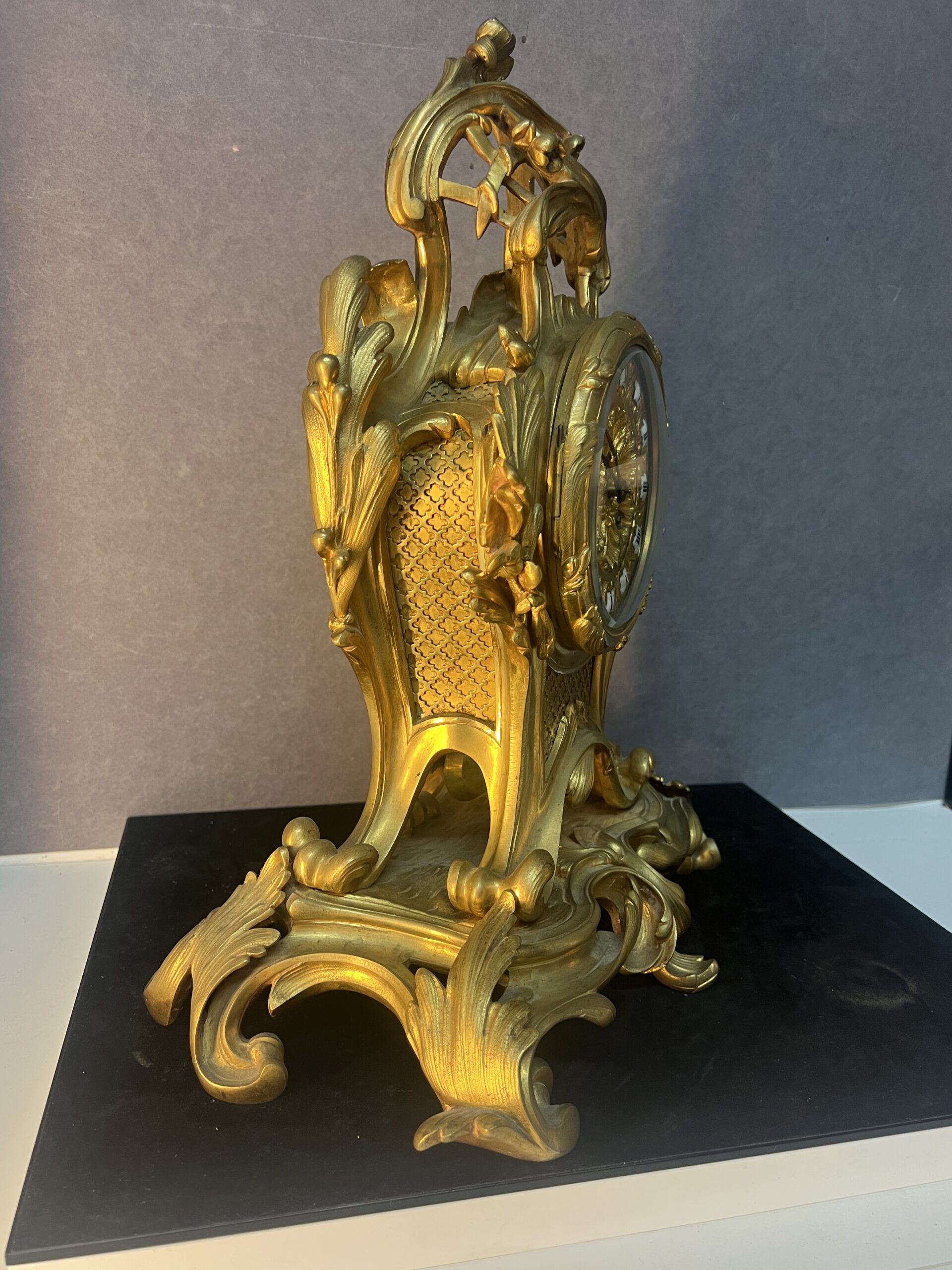 Lemerle Charpentier, bronzier à Paris au XIXe siècle, pendule type cartel et de style rocaille