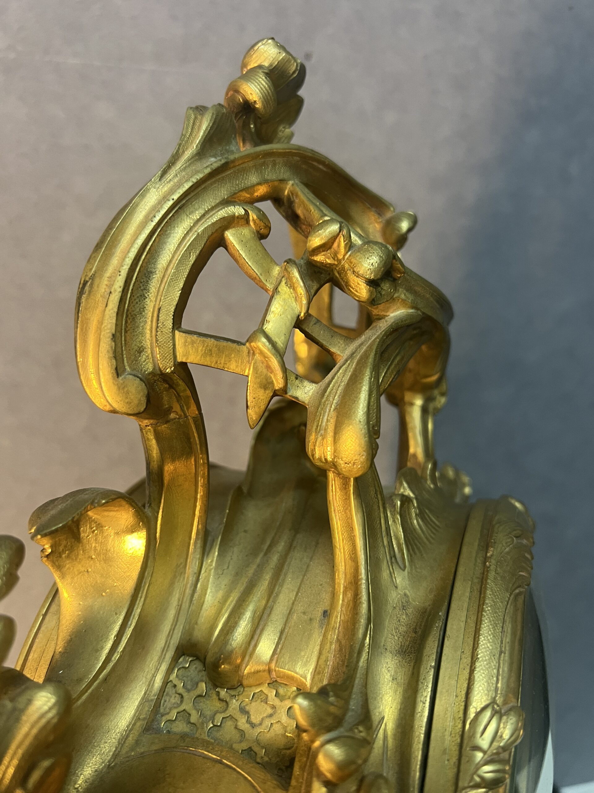 Lemerle Charpentier, bronzier à Paris au XIXe siècle, pendule type cartel et de style rocaille