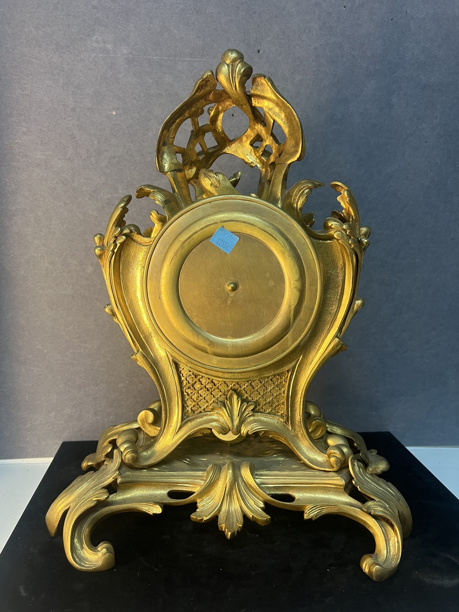 Lemerle Charpentier, bronzier à Paris au XIXe siècle, pendule type cartel et de style rocaille