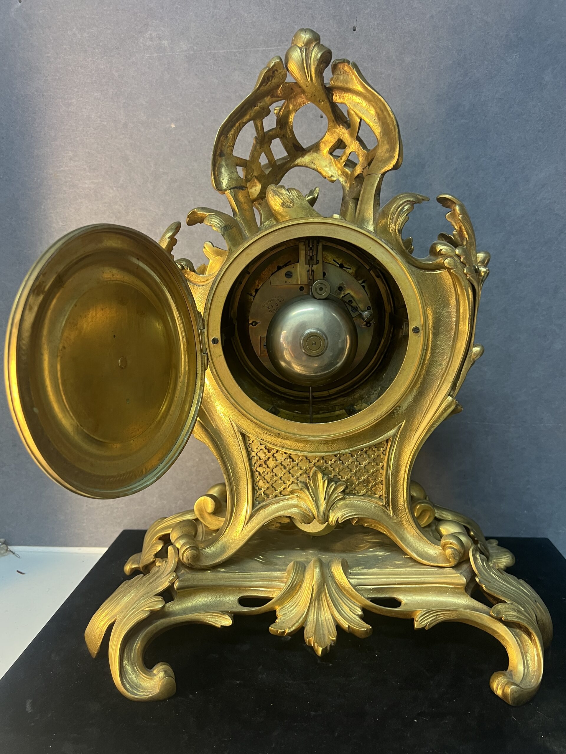 Lemerle Charpentier, bronzier à Paris au XIXe siècle, pendule type cartel et de style rocaille