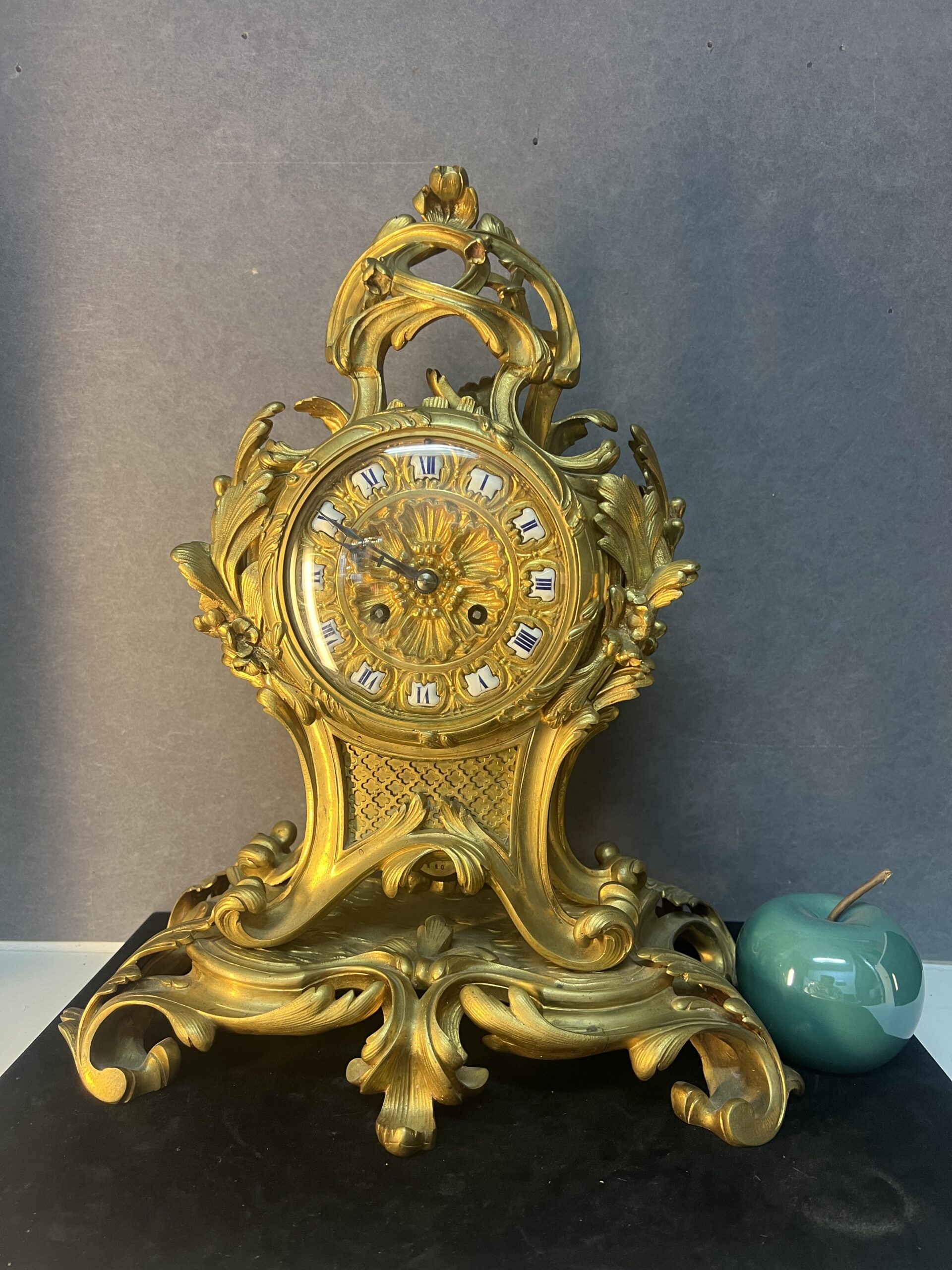 Lemerle Charpentier, bronzier à Paris au XIXe siècle, pendule type cartel et de style rocaille