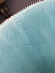 Magnifique et rare grand vase en porcelaine de Longchamp, terre de fer, à décor émaillé floral, H 73 cm