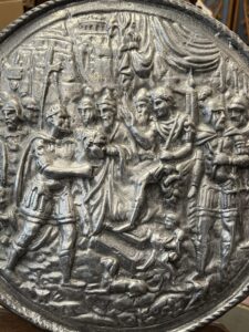 Rare écusson ou rondache de parement, en fonte finée, époque 16e siècle