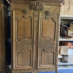 Très belle armoire de mariage Normande XIXe siècle, au bouquets de fleurs et colombes