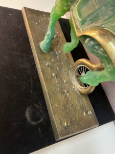 Sculpture Daum : "Débris Automobile de Salvador Dalí" – Une fusion envoûtante de surréalisme et d’art verrier