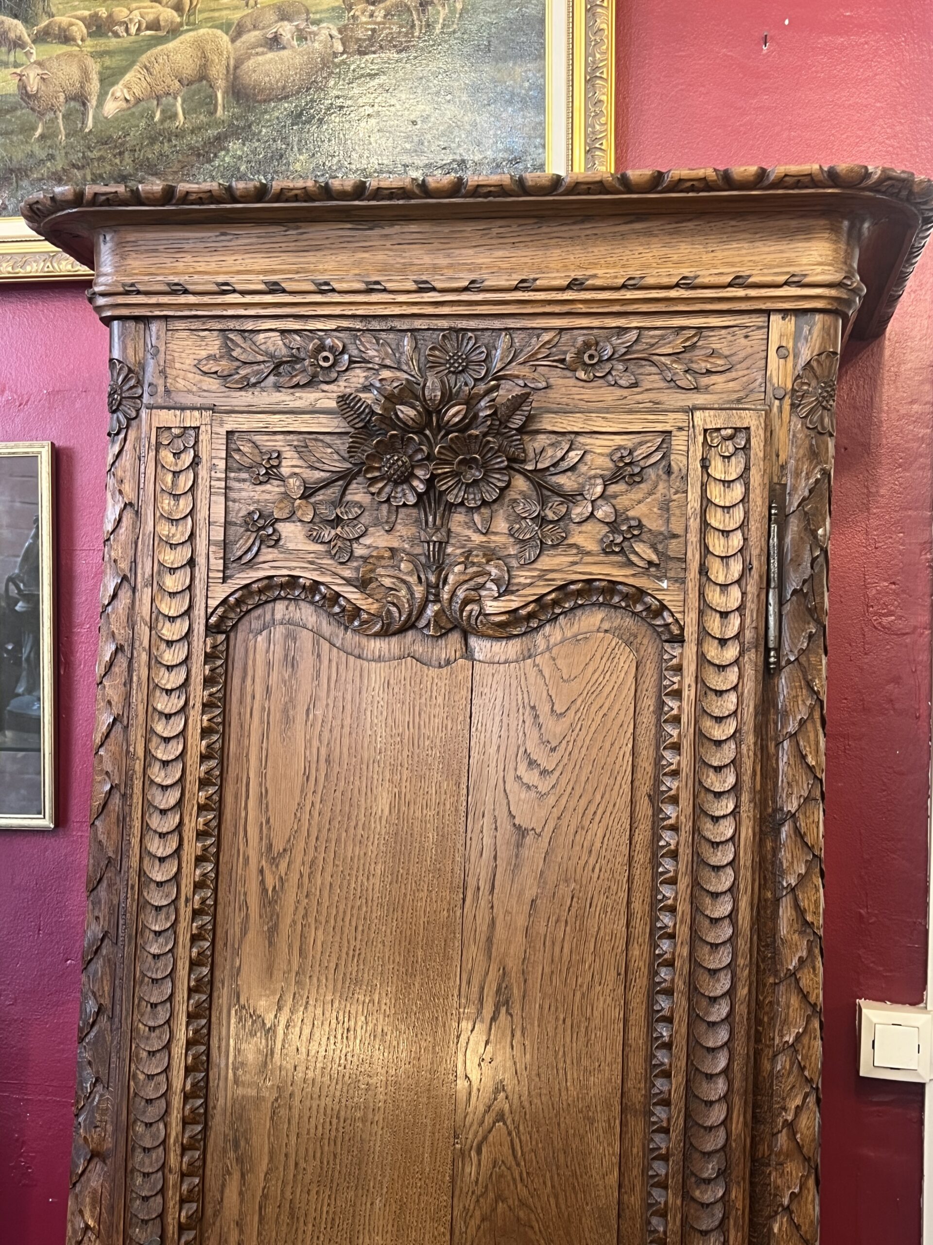Très belle et ancienne bonnetière Normande en bois sculpté, époque XIXe siècle
