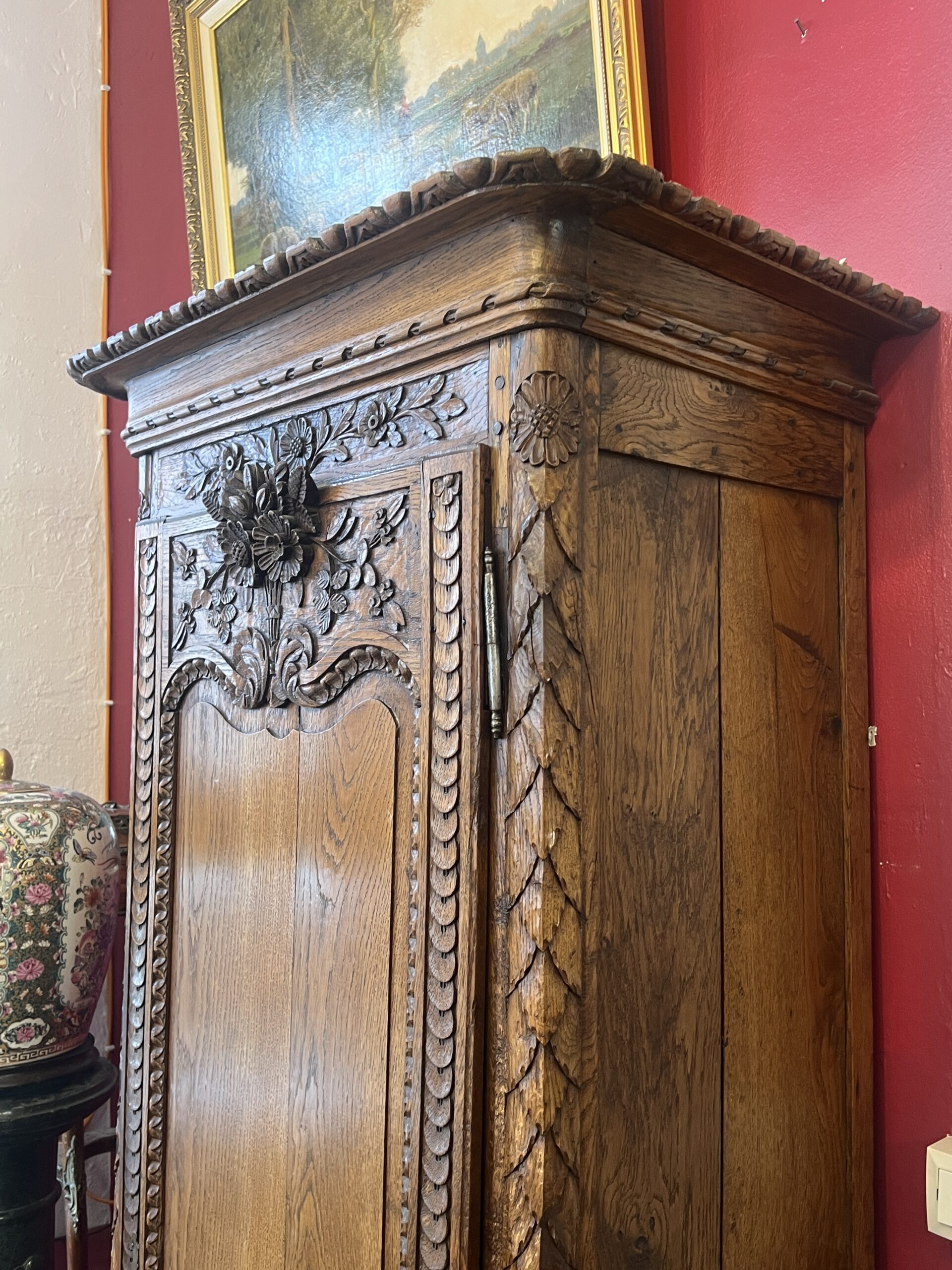 Très belle et ancienne bonnetière Normande en bois sculpté, époque XIXe siècle