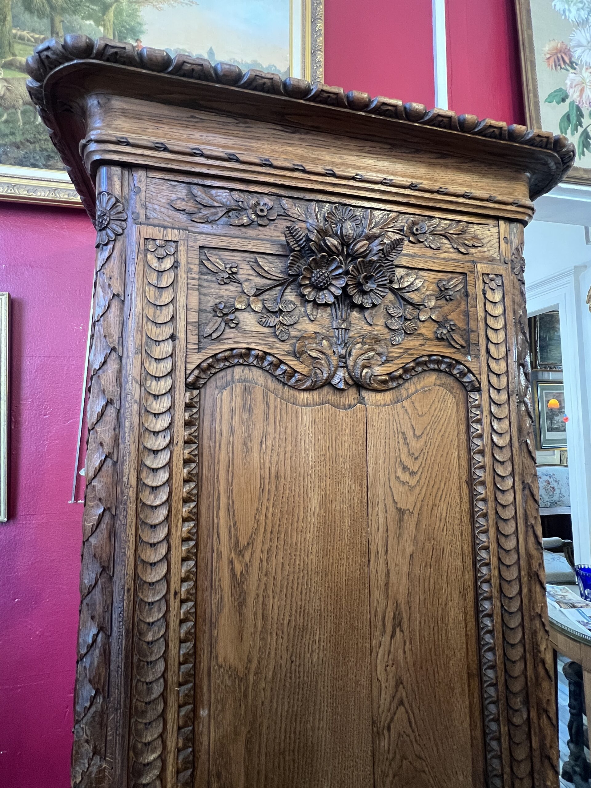Très belle et ancienne bonnetière Normande en bois sculpté, époque XIXe siècle