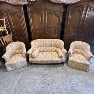 Salon Crapaud ancien de 3 pièces recouvert d'un beau velours, canapé et fauteuils