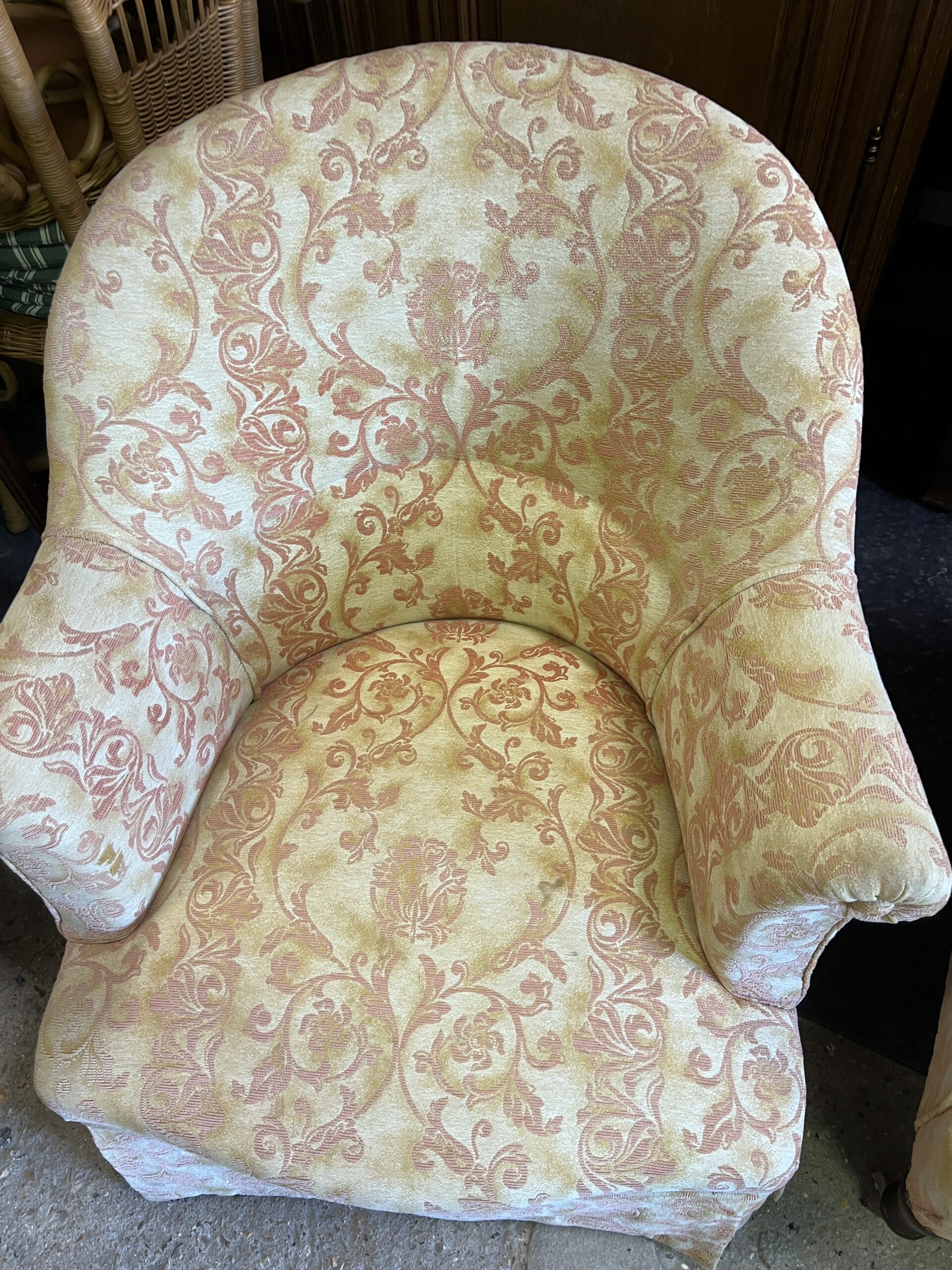Salon Crapaud ancien de 3 pièces recouvert d'un beau velours, canapé et fauteuils