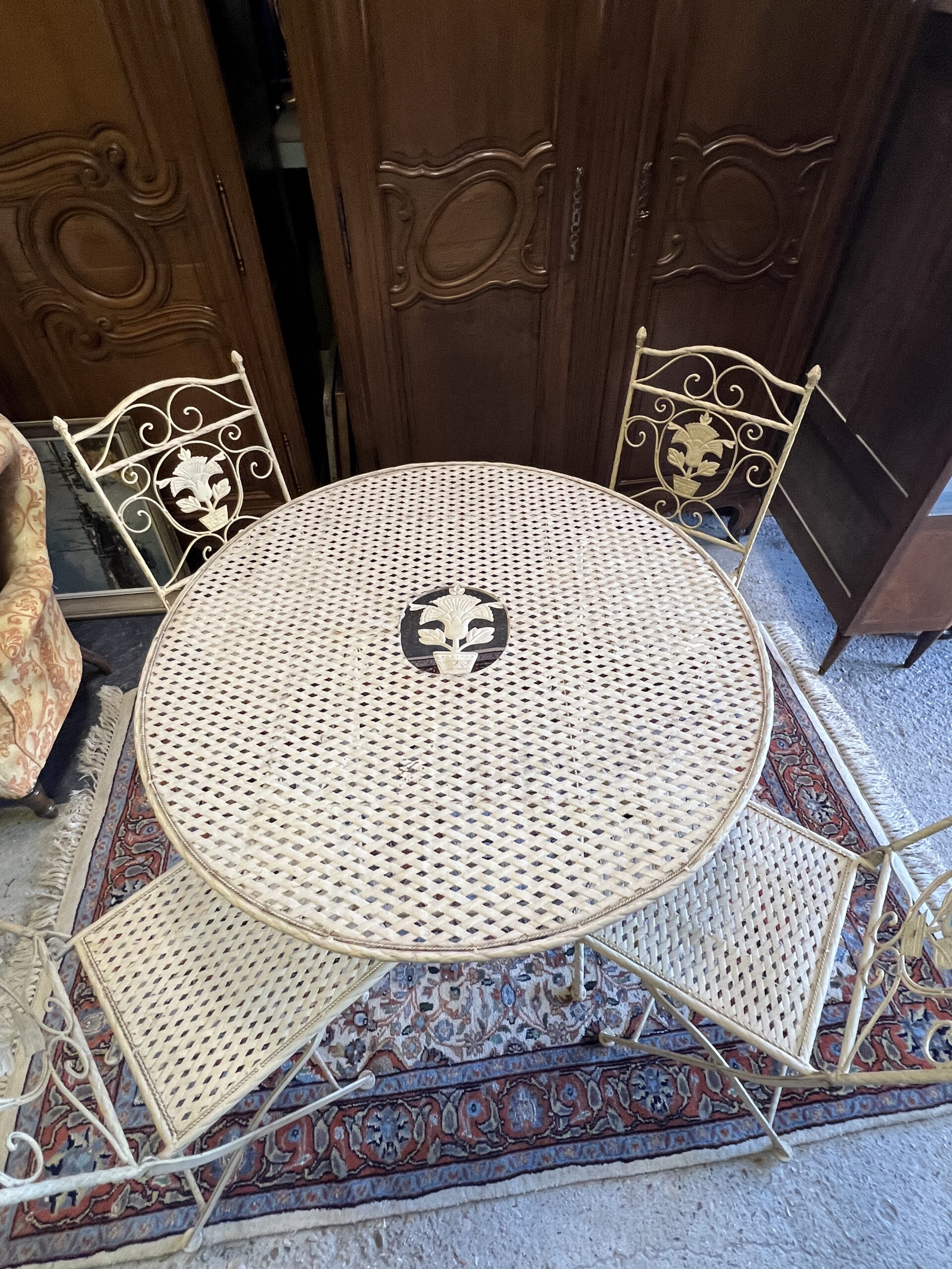 Salon de jardin ou de terrasse pliable en tôle et fer forgé tréssé et ajouré, 5 pièces