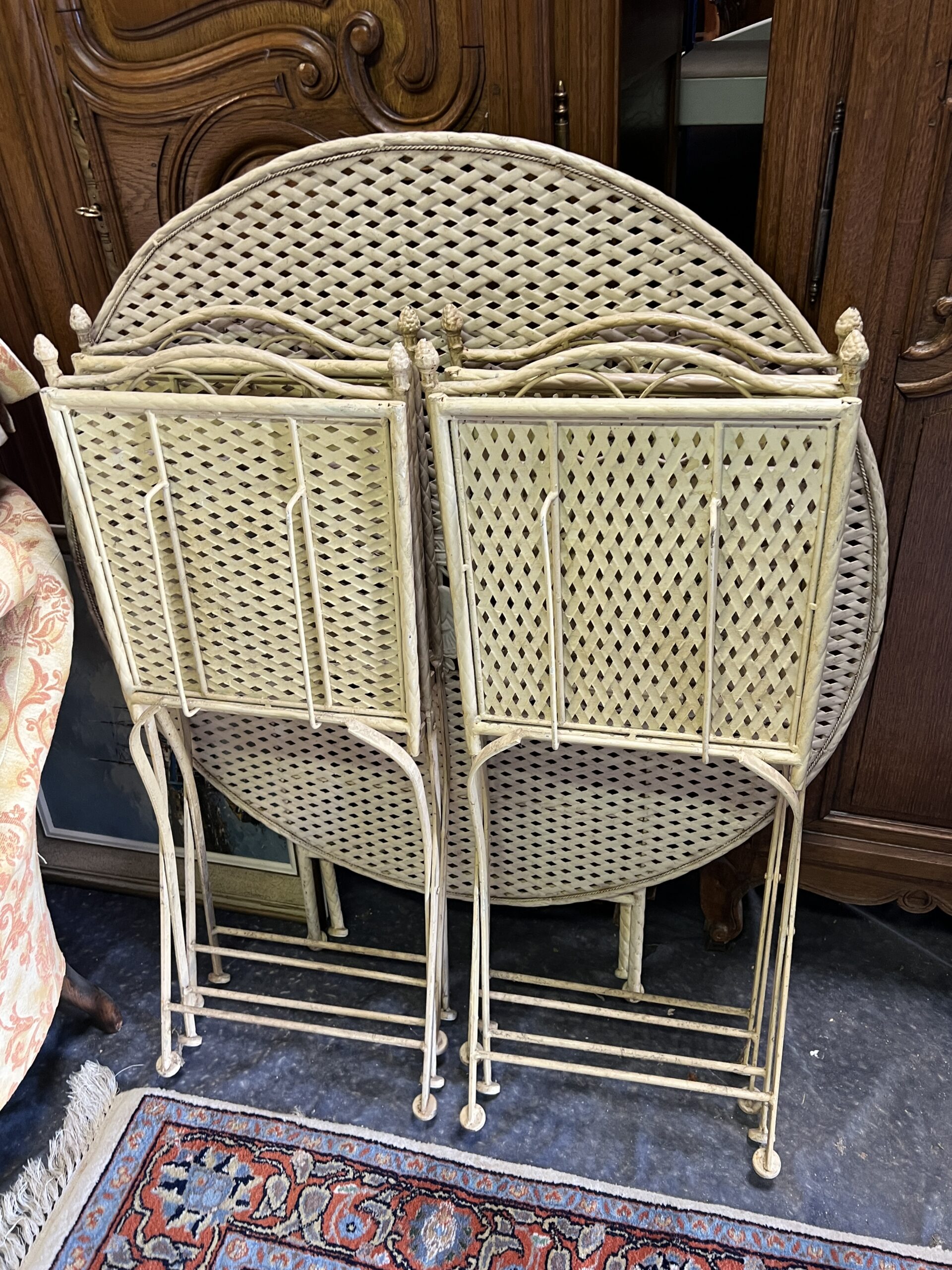 Salon de jardin ou de terrasse pliable en tôle et fer forgé tréssé et ajouré, 5 pièces