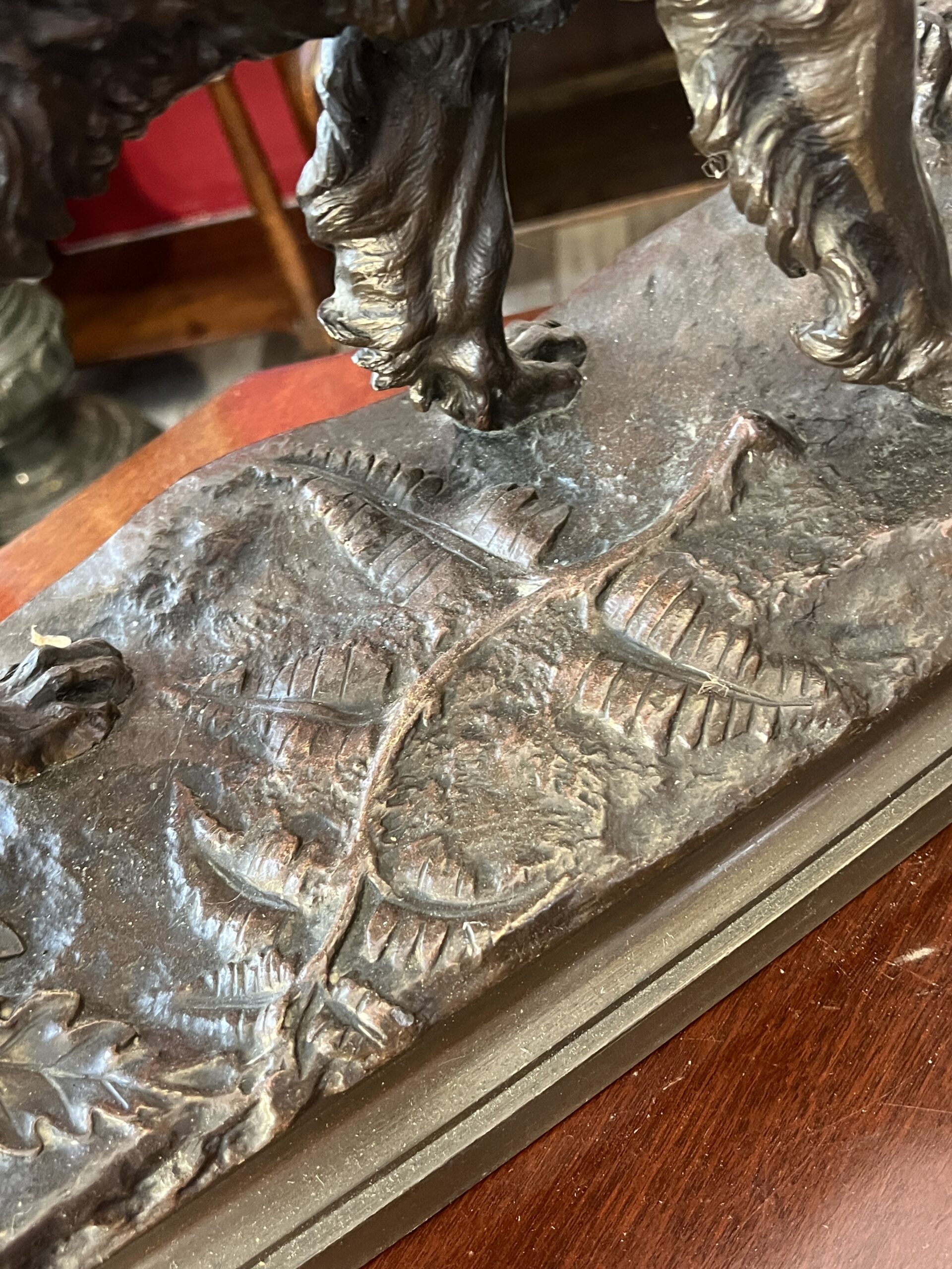 Bronze animalier de chasse en bronze patiné " L’Épagneul au faisan ", Jules Moigniez, longueur 50 cm