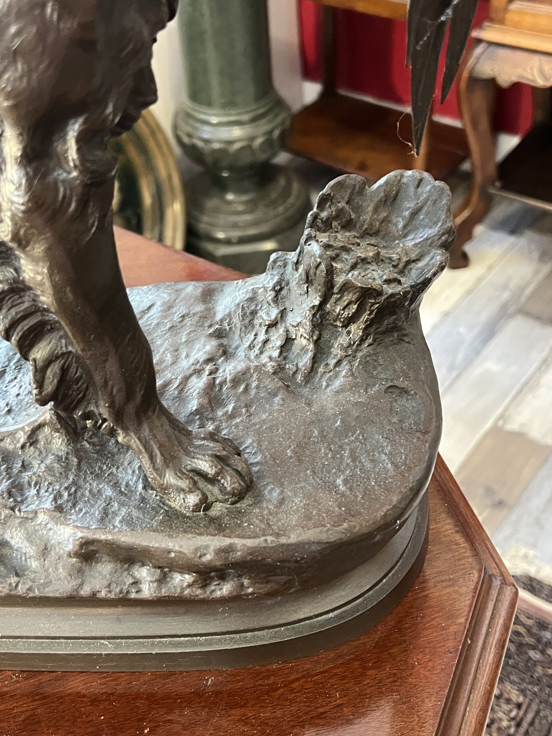 Bronze animalier de chasse en bronze patiné " L’Épagneul au faisan ", Jules Moigniez, longueur 50 cm