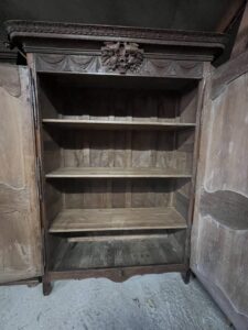 Armoire de mariage en chêne. Chef-d’œuvre d’élégance et de tradition Normande du XIXe siècle