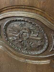 Armoire de mariage en chêne. Chef-d’œuvre d’élégance et de tradition Normande du XIXe siècle