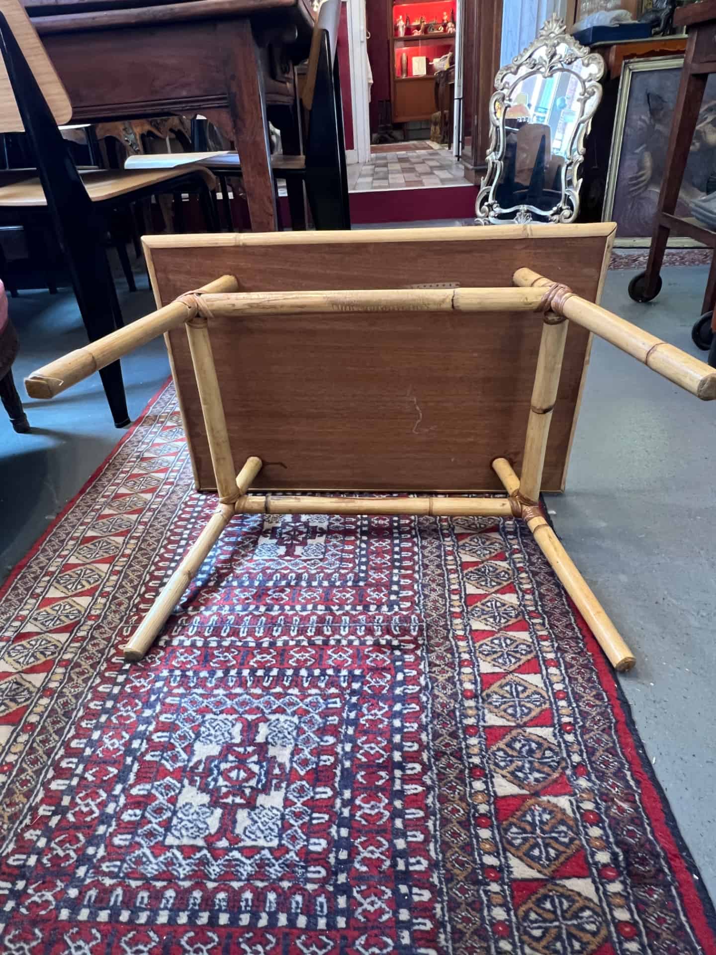 Rare table basse en rotin de Audoux-Minnet et céramique de Roger Capron