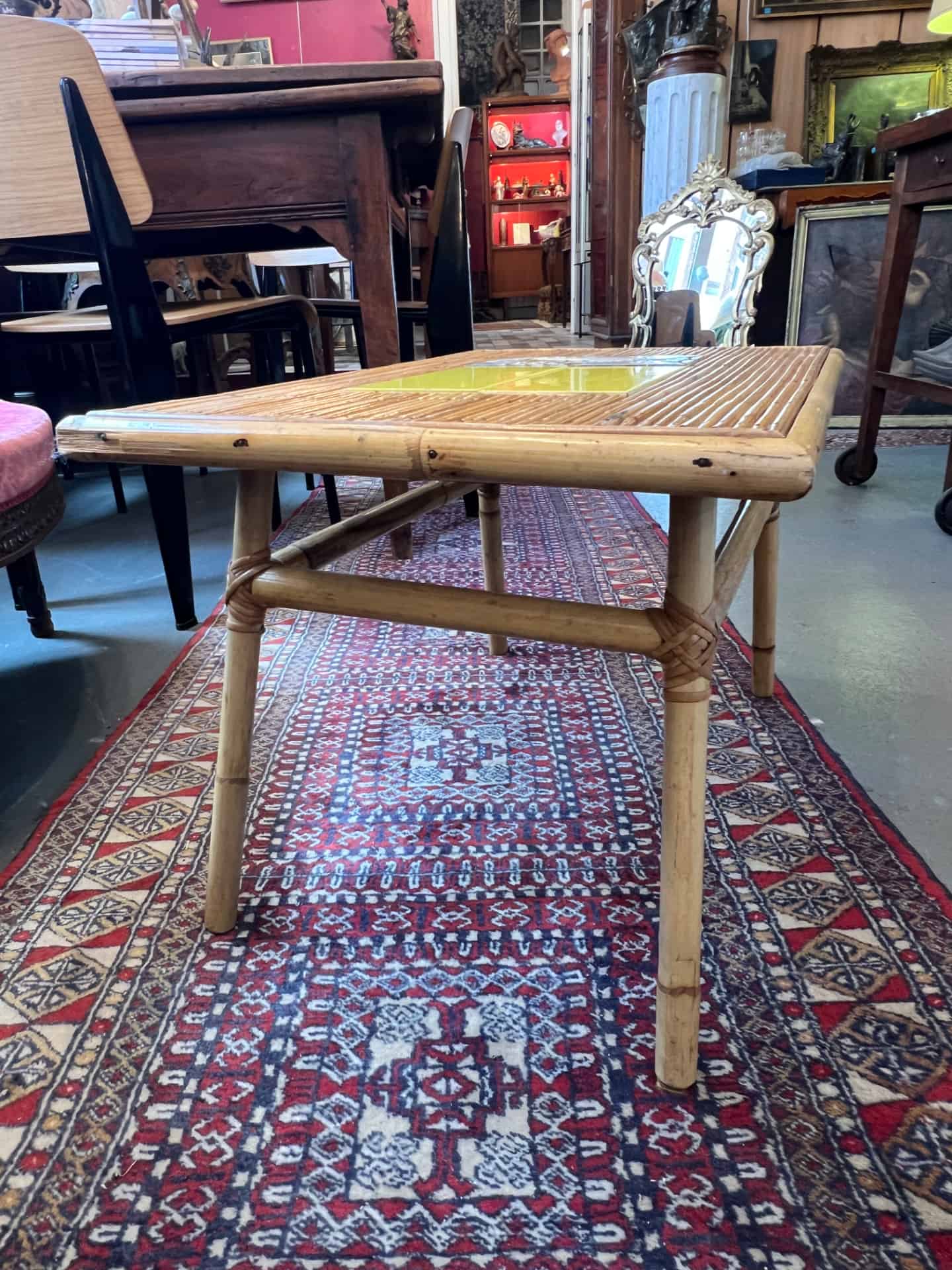 Rare table basse en rotin de Audoux-Minnet et céramique de Roger Capron